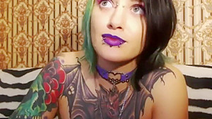 MIJN SCHOONZUS HEEFT GEILE TATTOOS BLOWJOB BIZARRE PUNK PIERCED