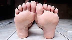 Milena Sa feet tease!
