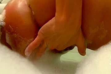 Mya Diamond In Die Pisseuse Episode 1