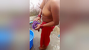 Naha Rahi Chhoti Bhabhi Ki Chut Dekha