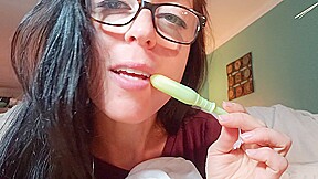 Nerdy Faery Using Tampons To Cum