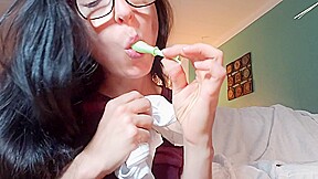 Nerdy Faery Using Tampons To Cum