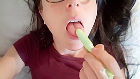 Nerdy Faery Using Tampons To Cum