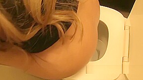 Nikki Ferrari toilet farts