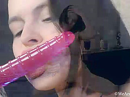 Ole Nina masturbates in bed with her vibrator – WeAreHairy