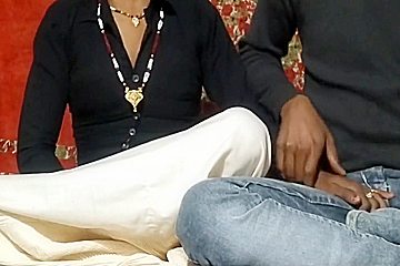 Pati Ki Pith Pichhe Patni Ne Naukar Se Jabardasti Chudwaya