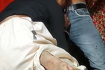 Pati Ki Pith Pichhe Patni Ne Naukar Se Jabardasti Chudwaya