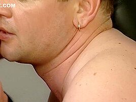 Rassige Blonde Milf Bedient Sich Beim Handwerker 720p