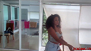 Roubei a casa mais sacana * AndreHot * e me deparei com uma mulata gostosa