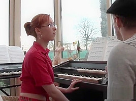 Rouquine sodomisee par Step son prof de musique