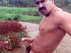 Ruspante E Muscoloso Macho Portoghese Make A Decision Di Dare Il Suo Spettacolo Nel Bel Mezzo Di Un