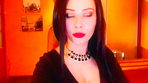 Russian beauty satisfies herself on camera