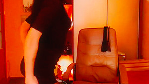 Russian beauty satisfies herself on camera