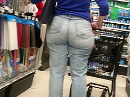SPY ON BBW THICK ASS IN JEANS CANDUD UNAWARE