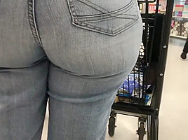 SPY ON BBW THICK ASS IN JEANS CANDUD UNAWARE