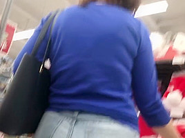 SPY ON BBW THICK ASS IN JEANS CANDUD UNAWARE