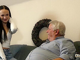 Sasha's pussy is old guy's naughty Christmas present