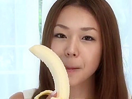 Serina Hayakawa Pleases Wth Her Warm Lips
