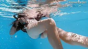 Sexy Naked Erotics With In The Pool - Lana Lelani
