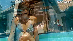 Sexy Naked Erotics With In The Pool - Lana Lelani