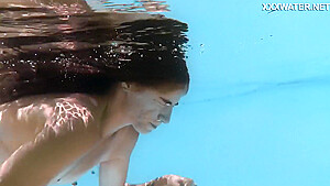 Sexy Naked Erotics With In The Pool - Lana Lelani