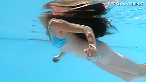 Sexy Naked Erotics With In The Pool - Lana Lelani