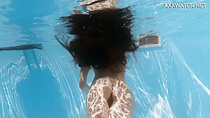 Sexy Naked Erotics With In The Pool - Lana Lelani