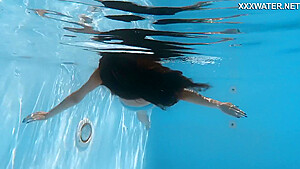 Sexy Naked Erotics With In The Pool - Lana Lelani
