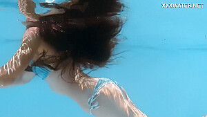 Sexy Naked Erotics With In The Pool - Lana Lelani