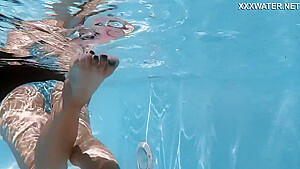 Sexy Naked Erotics With In The Pool - Lana Lelani