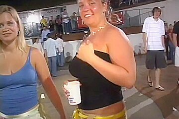 Sexy Women Get Wild For The Camera