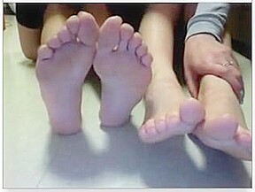 Sexy nubiles show feet on webcam