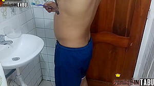 Sexy teens 18+ Se Folla A Su Hermanastro En El Bano