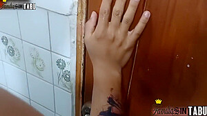 Sexy teens 18+ Se Folla A Su Hermanastro En El Bano