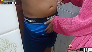 Sexy teens 18+ Se Folla A Su Hermanastro En El Bano
