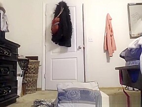 She shows her pussy and ass