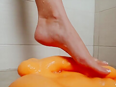 Sia Siberia In Footjob In The Shower
