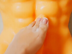 Sia Siberia In Footjob In The Shower