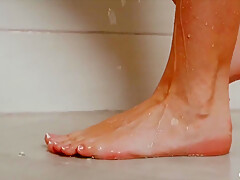 Sia Siberia In Footjob In The Shower