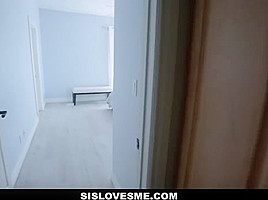 SisLovesMe - Nerdy Gamer Bones His Stepsister