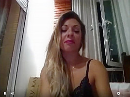 Spanish Webcam Whore Naomi Burning deep throats her dildo