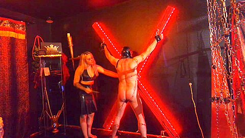 Spanking Am Andreaskreuz!