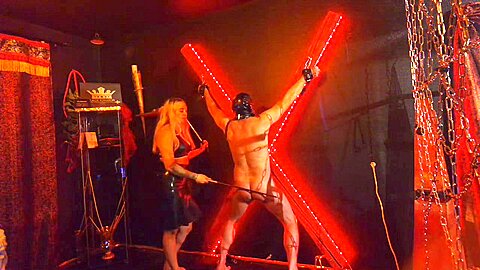 Spanking Am Andreaskreuz!