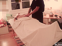 Stranger Woman Begs The Professional Masseur To Fuck Her And Cum On Her Belly No Audio