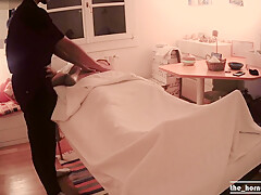 Stranger Woman Begs The Professional Masseur To Fuck Her And Cum On Her Belly No Audio
