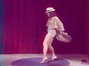 Striptease exploratrice (Le Cours, Sexy Zap M6)