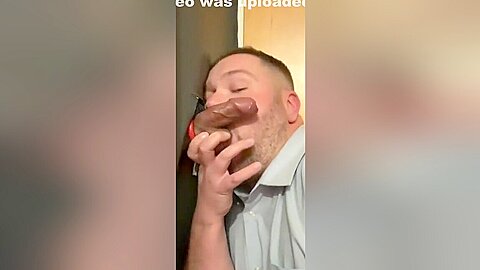 Thick straight cock visits glory hole