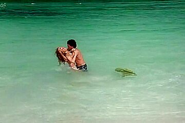 Three (Survival Island - 2005) - Kelly Brook