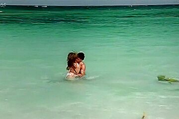 Three (Survival Island - 2005) - Kelly Brook