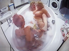 Three hot girls fuck in bath